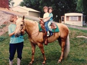 L'équitation pratiquée en famille !